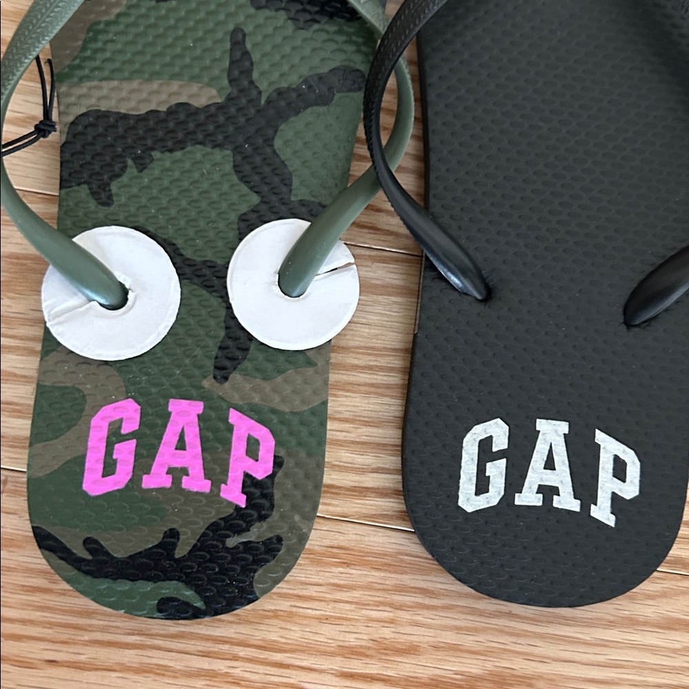 GAP Camouflage and Black Flip Flops - Picture 2 of 14